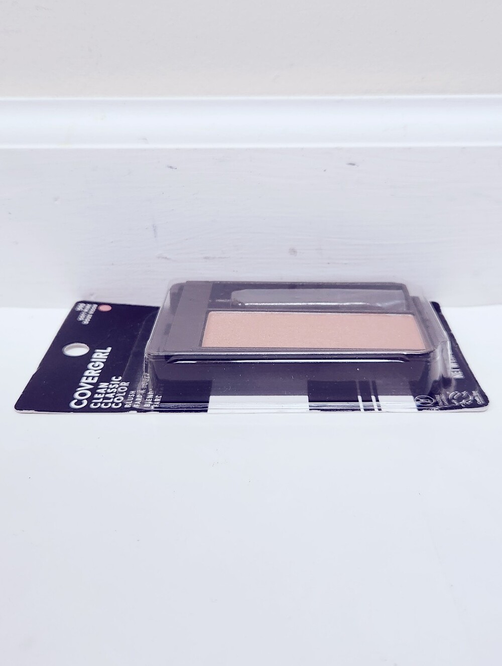 β4/$15 CoverGirl Classic Color Blush Soft Mink - Picture 3 of 9
